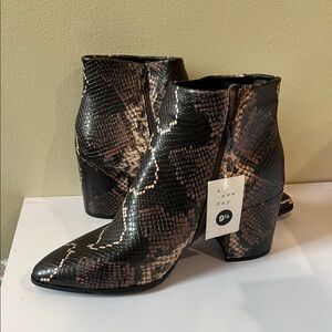 A New Day Women's Black and Brown Ankle Boots 9.5